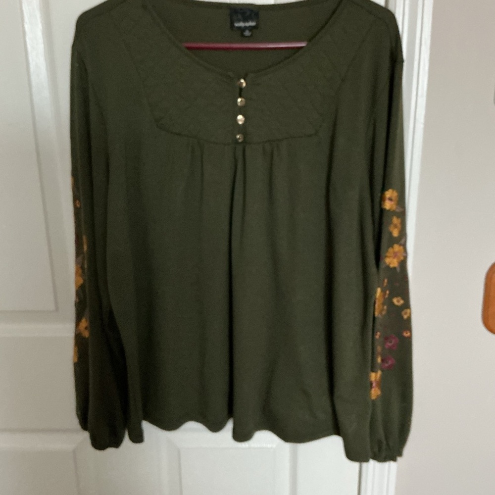 Wallpaper Olive Green Floral Blouse